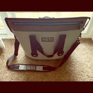 Yeti hopper two 30 cooler